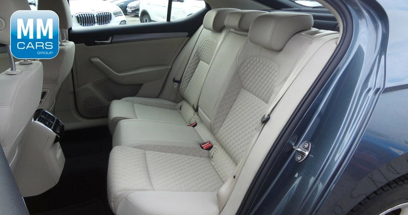 Skoda Superb cena 76850 przebieg: 194300, rok produkcji 2019 z Sandomierz małe 191